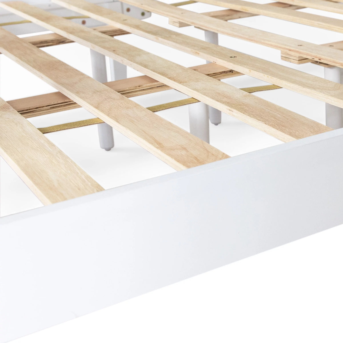 White Acacia Wood Queen Bed C300